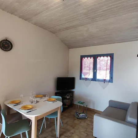 Maison Privee Cloturee, Piscine Hors-sol Et Holiday home